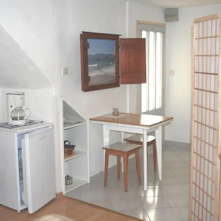 In Einem Traditionellen Steinhaus- In By Interhome