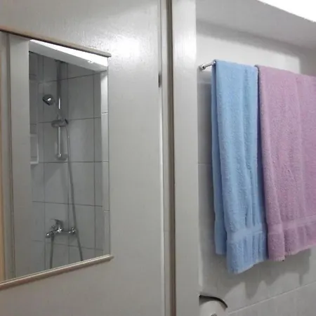 In Einem Traditionellen Steinhaus- In By Interhome شقة