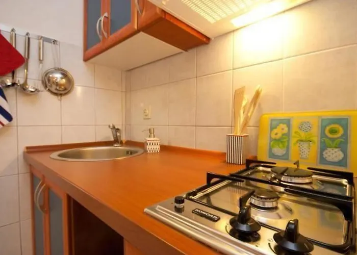 Apartment In Einem Traditionellen Steinhaus- In By Interhome Baska (Krk)