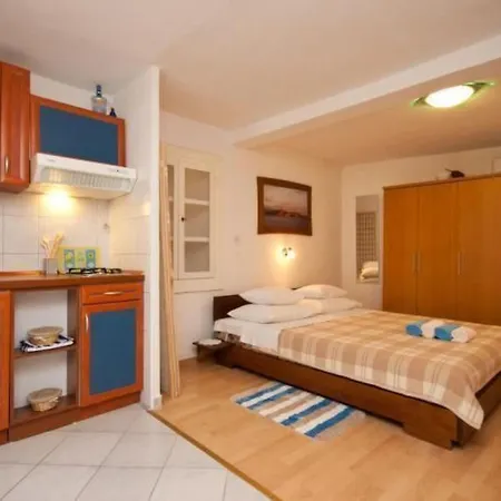 In Einem Traditionellen Steinhaus- In By Interhome