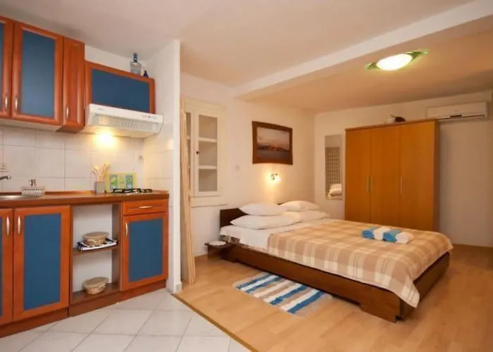 In Einem Traditionellen Steinhaus- In By Interhome