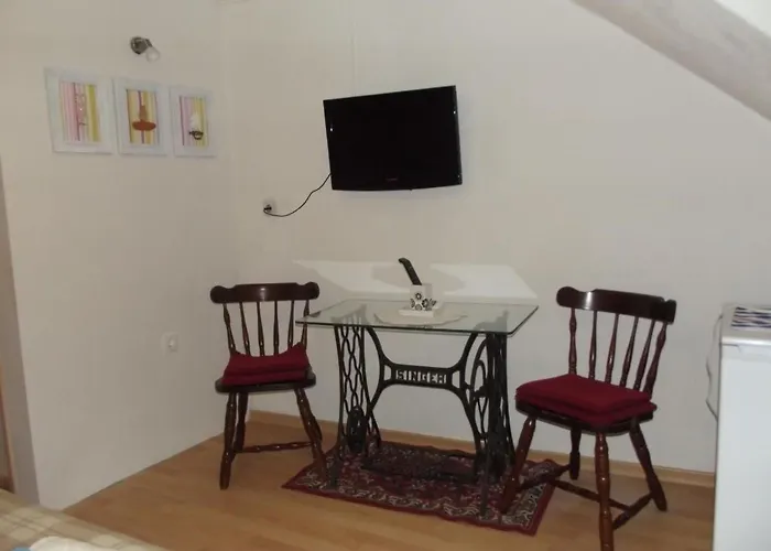 In Einem Traditionellen Steinhaus- In By Interhome *