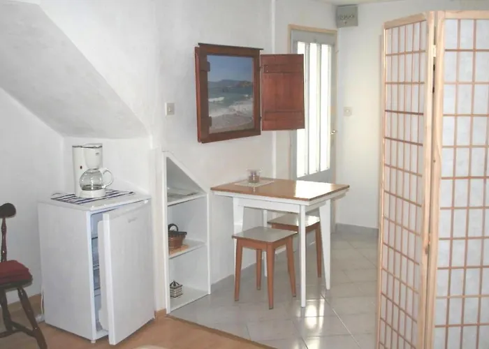 In Einem Traditionellen Steinhaus- In By Interhome